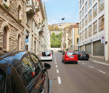 Bergamo, İtalya - 18 Ağustos 2017: Rating Rating otomatik Bergamo sokakta.