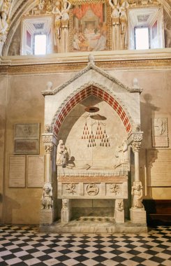 Bergamo, İtalya - 18 Ağustos 2017: Bergamo Basilica di Santa Maria Maggiore, süslü altın iç.