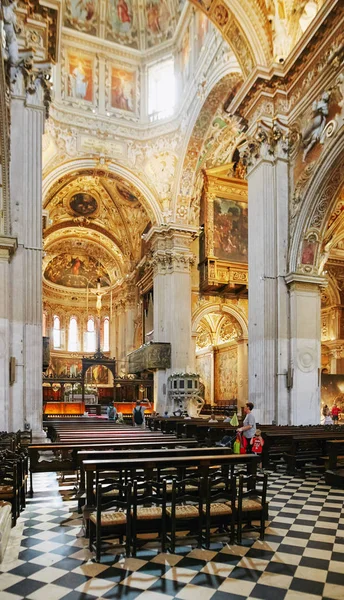 Bergame, Italie - 18 août 2017 : Basilique Santa Maria Maggiore de Bergame, intérieur orné d'or . — Photo
