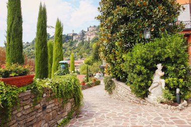 Bergamo, İtalya - 18 Ağustos 2017: Eski Apartmanı, Patio.