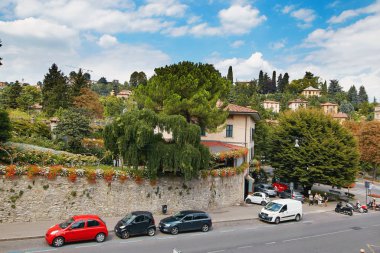 Bergamo, İtalya - 18 Ağustos 2017: Rating Rating otomatik Bergamo sokakta.