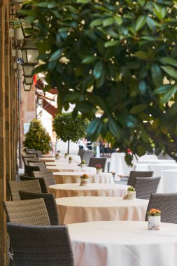 Bergamo, İtalya - 18 Ağustos 2017: Cozy street Cafe üst şehir.