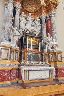 Bergamo, İtalya - 18 Ağustos 2017: Katedrali ve vaftizhane.