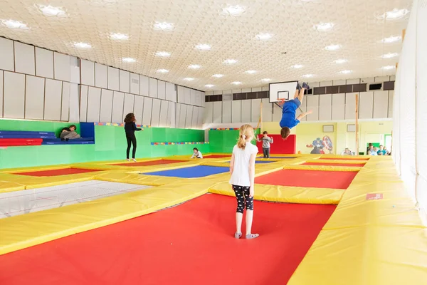 GOMEL, Belarus - MARCH 28, 2018: Childrens entertainment trampoline center NEO LAND. — Stock Photo, Image