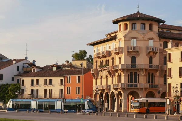 Padova, Włochy - 24 sierpnia 2017: Plaza de Prato della Valle w Padwie. — Zdjęcie stockowe