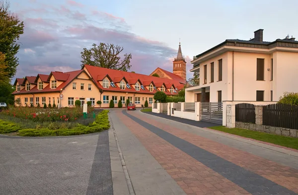 Wolsztyn, POLONIA - 27 de agosto de 2017: Construyendo la Gran Polonia Voivodato por la calle Rzeczna . —  Fotos de Stock