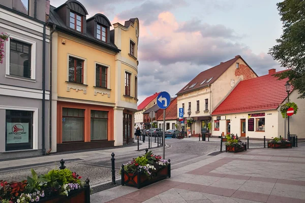 Wolsztyn, Polen - 27 augustus 2017: gebouwen langs Kocielna straat. — Stockfoto