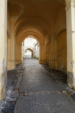 Vilnius, Litvanya - 5 Kasım 2017: İç rahat avlusunda bir apartman binası.