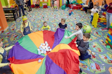 Gomel, Beyaz Rusya - 18 Nisan 2018: çocuk oyun çocuk eğlence merkezinde. Çocuk Oyun Odası.