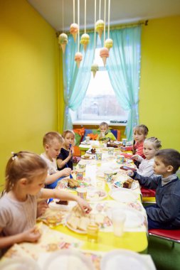 Gomel, Belarus - 18 Nisan 2018: doğum günü çocuk eğlence merkezi. Çocuk Oyun Odası.