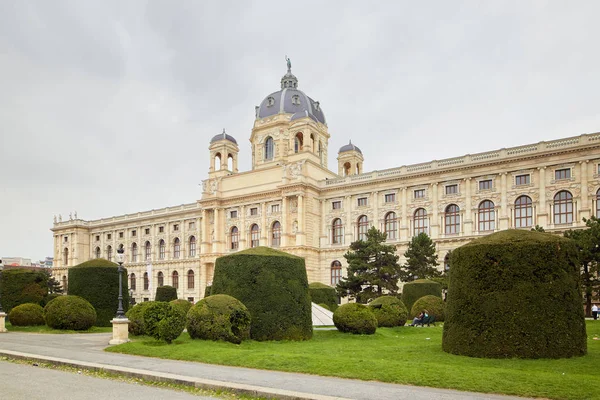 Vienne, Autriche - 15 avril 2018 : Place Maria Theresa. Le Kunsthistorisches Museum . — Photo
