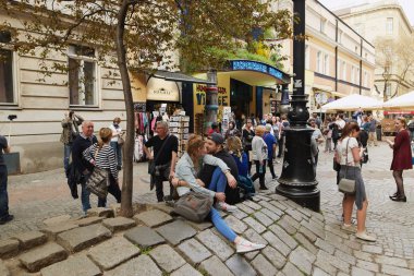 Vienna, Avusturya - 15 Nisan 2018: yamuk ev Hundertwasser Viyana'da. Avusturyalı dahi mimari yaratıcılık.