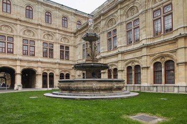 Vienna, Avusturya - 15 Nisan 2018: Viyana Devlet Opera Binası.