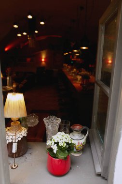 Vienna, Avusturya - 15 Nisan 2018: iç sokak Cafe.