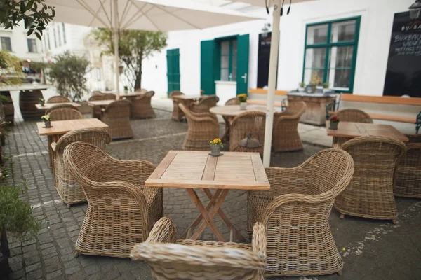 Viena, Austria - 15 de abril de 2018: interior de un café callejero . — Foto de Stock