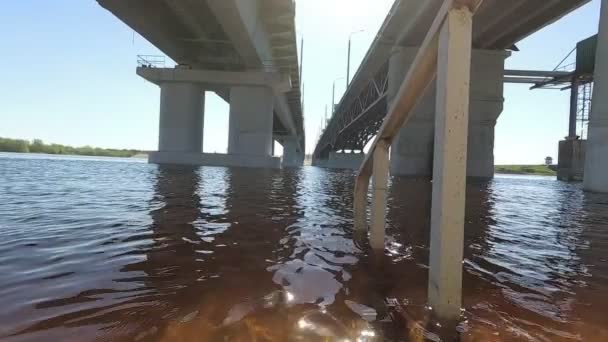 Primavera Inundación Descenso Agua Bajo Puente — Vídeos de Stock