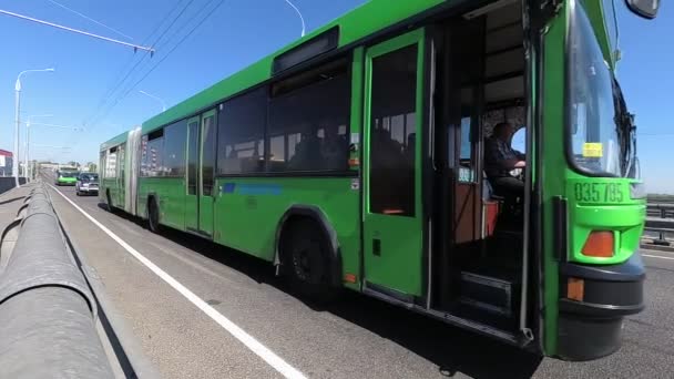 Gomel Belarus Maggio 2018 Bus Navetta Verde Percorre Strada — Video Stock