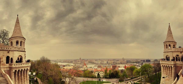 Budapest, Hongrie - 17 avril 2018 : Le Palais Royal de Budapest. — Photo