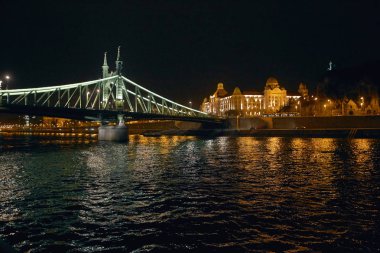 Budapeşte, Macaristan - 17 Nisan 2018: Gece aydınlatma seti.