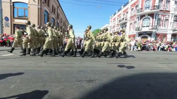 Gomel Weißrussland Mai 2018 Festzug Der Menschen Bei Der Parade — Stockvideo