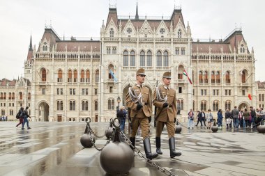 Budapeşte, Macaristan - 17 Nisan 2018: Macar parlamentosunda onur kıtası.