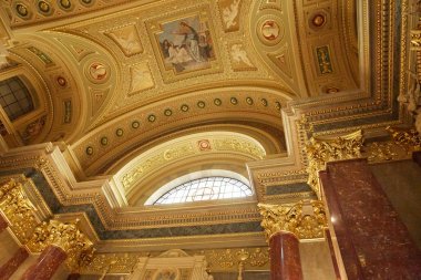 Budapeşte, Macaristan - 17 Nisan 2018: Aziz Stephen Bazilikası'nın iç.