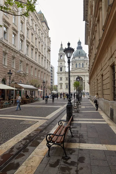 匈牙利布达佩斯-2018年4月17日: 圣史蒂芬大教堂外景. — 图库照片