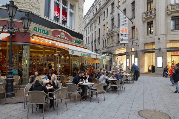 Budapeşte, Macaristan - 17 Nisan 2018: Dış tasarımı kafe. — Stok fotoğraf