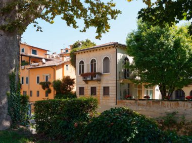 Vicenza, İtalya - 13 Ağustos 2019: Eski şehrin güzel mimarisi