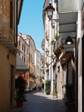 Vicenza, İtalya - 13 Ağustos 2019: Eski şehrin güzel mimarisi