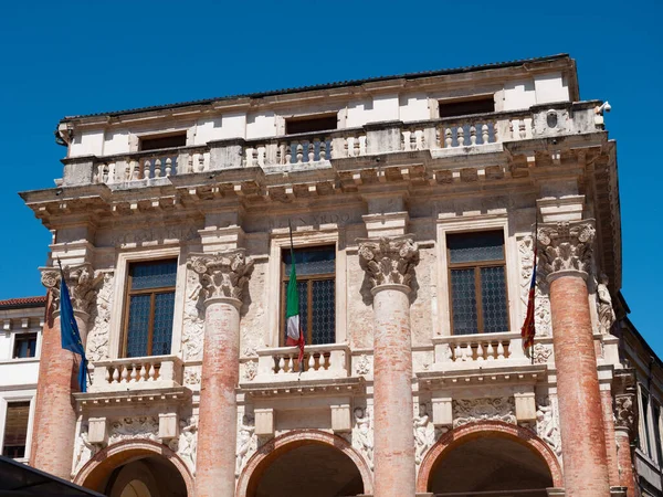 Janela e portas do edifício da cidade velha. Itália Vicenza — Fotografia de Stock