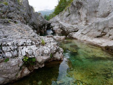 Vicensa vilayeti. Localita Pria köyünün yakınındaki dağ nehri.
