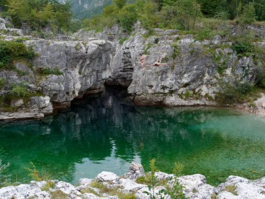 Vicensa vilayeti. Localita Pria köyünün yakınındaki dağ nehri.