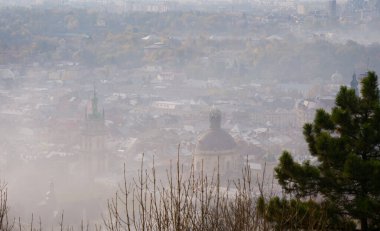 Ukrayna 'nın Lviv şehrinin gözlem güvertesinden şehir manzarası
