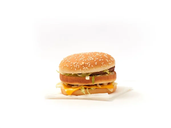Grote smakelijke hamburger op een witte achtergrond — Stockfoto