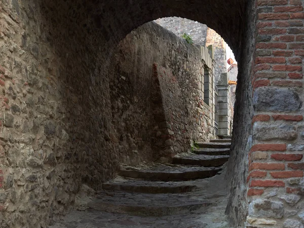Arka Petrarka, İtalya - 13 Ağustos 2019: Padua kenti yakınlarındaki dağlık resimli köy — Stok fotoğraf