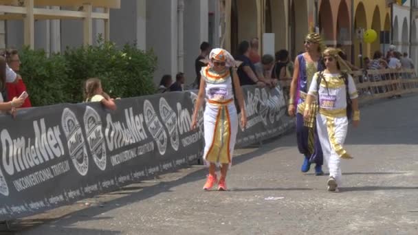 Montagnana Itália Agosto 2019 Maratona Tradicional Cerveja Fantasiada Férias — Vídeo de Stock