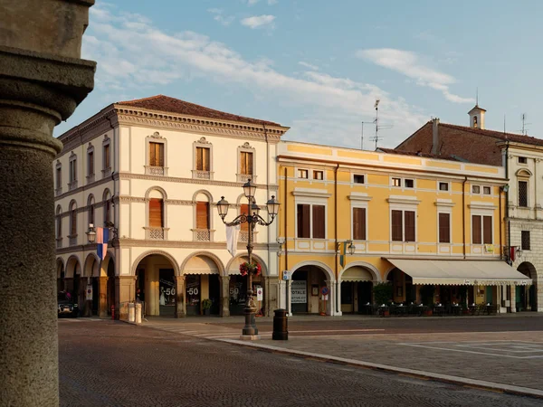 Montagnana, Italië - 26 augustus 2019: Grote plein van de oude stad — Stockfoto