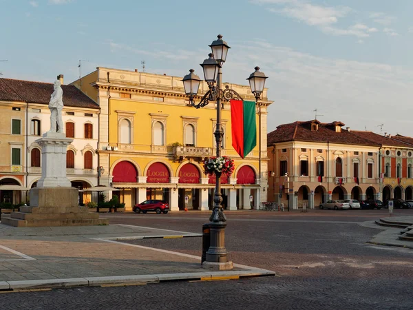 Montagnana, Olaszország - 2019. augusztus 26.: A régi város főtere — Stock Fotó