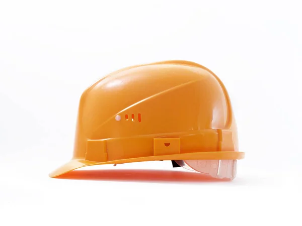 Защитный шлем инженера-строителя на белом фоне — стоковое фото