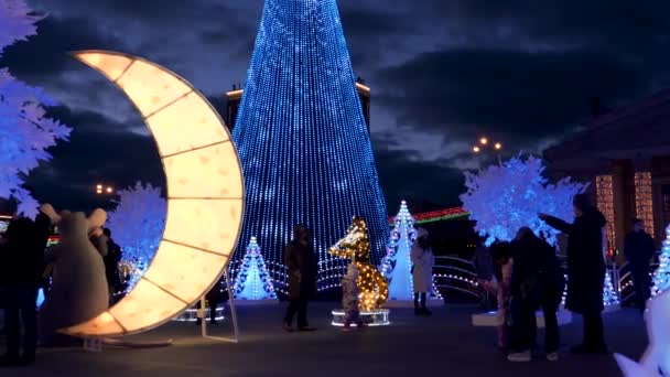 Gomel Belarus Diciembre 2019 Iluminación Navideña Año Nuevo Gente Ambiente — Vídeos de Stock