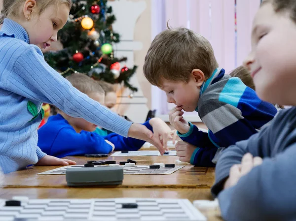 GOMEL, BELARUS - DECEMBER 29, 2019: Checkers chess competition among girls and boys. — 스톡 사진