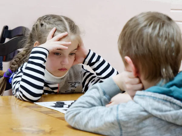 ГОМЕЛЬ, БЕЛАРУС - 29 ДЕКАБРЯ 2019: Шахматные соревнования среди девочек и мальчиков . — стоковое фото