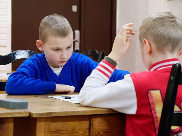 GOMEL, BELARUS - DECEMBER 29, 2019: Checkers chess competition among girls and boys. — 스톡 사진