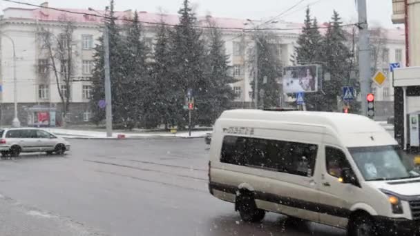 Gomel Belarus Januari 2020 Verkeer Van Stedelijk Vervoer Tijdens Sneeuw — Stockvideo