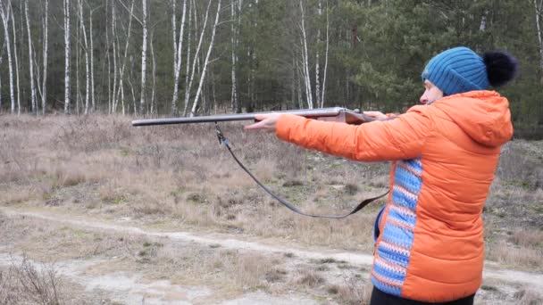 Beautiful Woman Shoots Hunting Rifle Nature — Stock Video