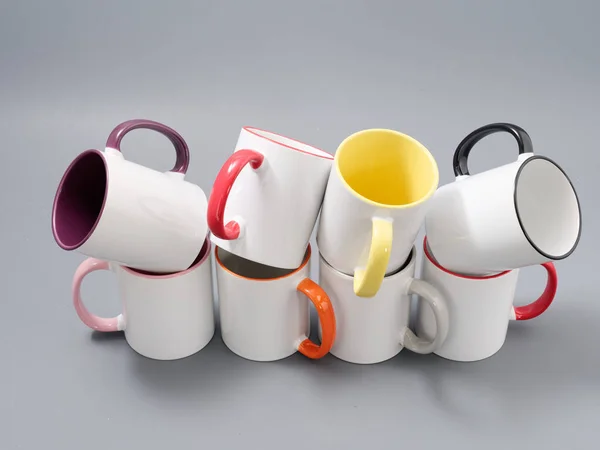 Colored cups for sublimation in composition on a gray background — 스톡 사진