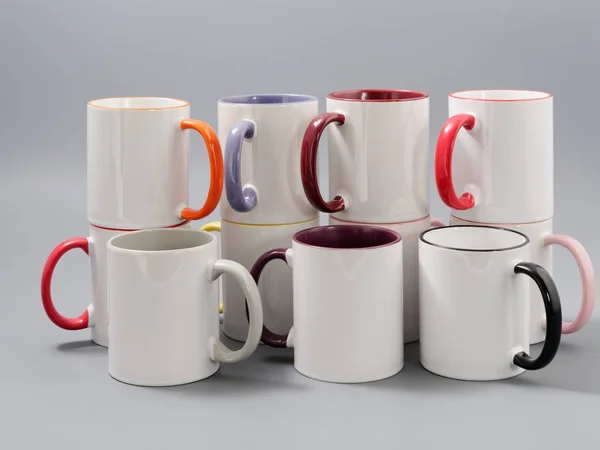 Colored cups for sublimation in composition on a gray background — Stock Photo, Image