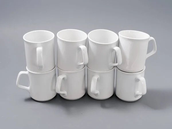 White cups for sublimation in composition on a gray background — Stock Photo, Image