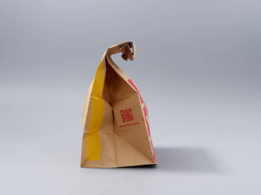 Gomel, Belarus - 3 Şubat 2020: Mac Donalds tarafından fast food paketleri